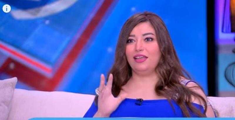 غادة رجب تظهر بشكل غريب في شهور الحمل الأخيرة بزفاف ابنة شقيق الزعيم