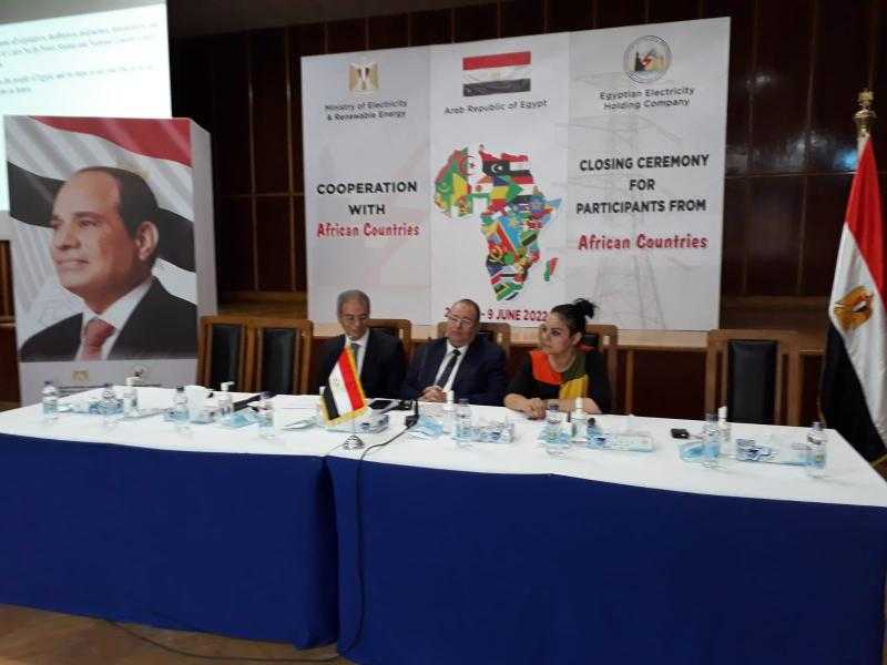 رئيس القابضة للكهرباء يشهد حفل تخريج 45 متدربًا من 16 دولة إفريقية