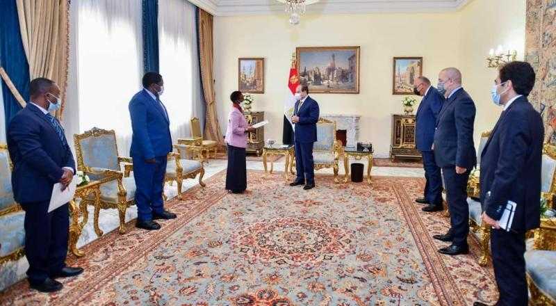 السيسي يعرب عن اعتزاز مصر بالعلاقات التاريخية مع تنزانيا