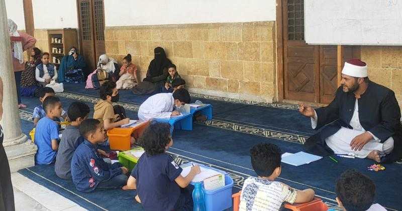 توافد الأطفال على الجامع الأزهر.. ورواق تحفيظ القرآن يستقبلهم بالحلوى