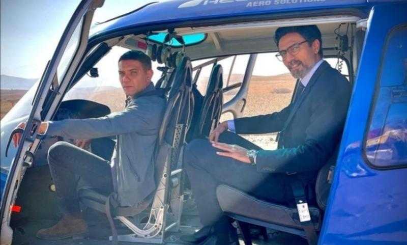 محمد علاء يشوق الجمهور لمسلسل «الثمانية» بصور من الكواليس