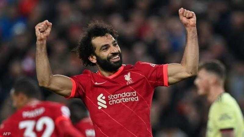 محمد صلاح يحتفل بكأس أفضل لاعب في الدوري الإنجليزي «شاهد»