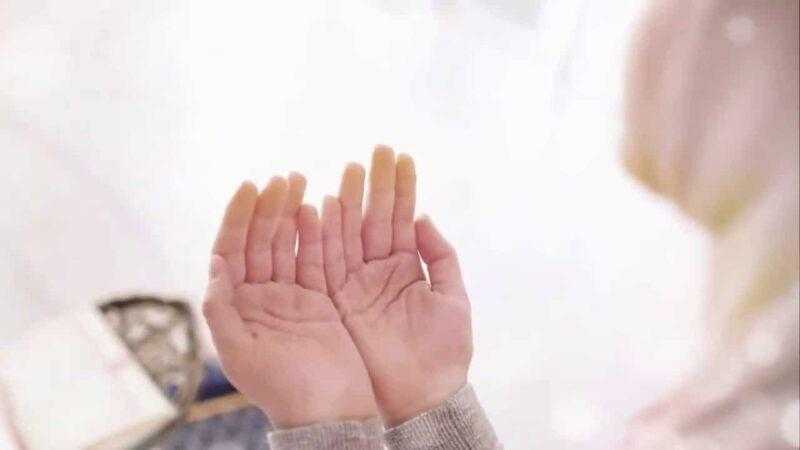 هل توجد علامات تؤكد استجابة الدعاء؟ الإفتاء توضح «فيديو»