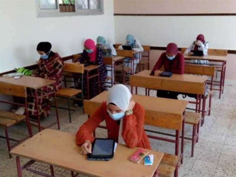 سبب يفقد طالب الثانوية 60 % من تركيزه خلال الامتحان «فيديو»