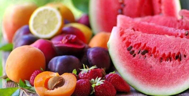 الحكومة توضح حقيقة انتشار أنواع بطيخ وخوخ وطماطم مسممة بالأسواق