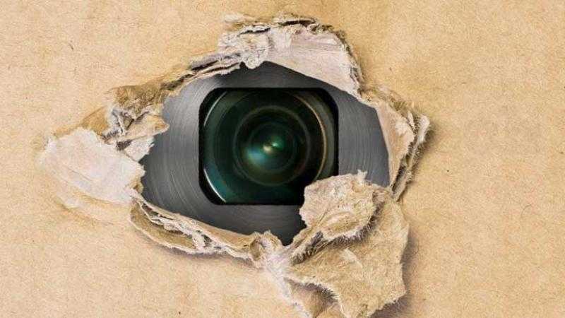 إزاي تكتشف وجود كاميرات خفية في أي مكان؟ «فيديو»