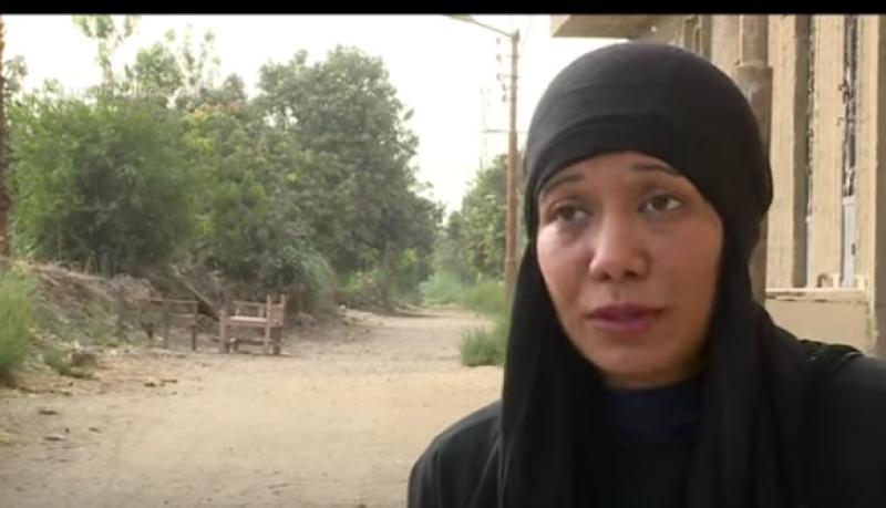 شاهد | أول فتاة صعيدية تقتحم عالم الرجال وتروي السيرة الهلالية بطريقة خاصة