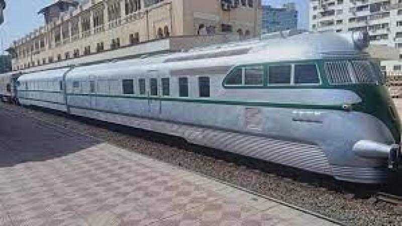 بعد 70 عاما في عالم الخردة.. شاهد أول فيديو للقطار الملكي بعد ترميمه