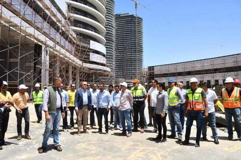 الإسكان: جارٍ الانتهاء من تشطيب واجهات 15 برجًا بالمنطقة الشاطئية