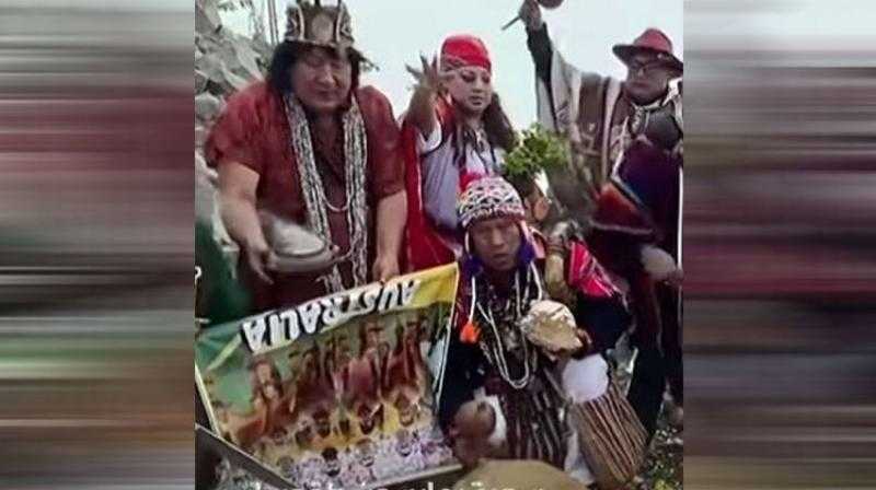 منتخب بيرو يستعين بالسحرة قبل مواجهة أستراليا .. فيديو