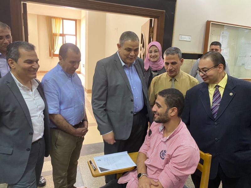 رئيس جامعة كفر الشيخ يتفقد لجان امتحانات الفصل الدراسي الثاني في كلية الزراعة