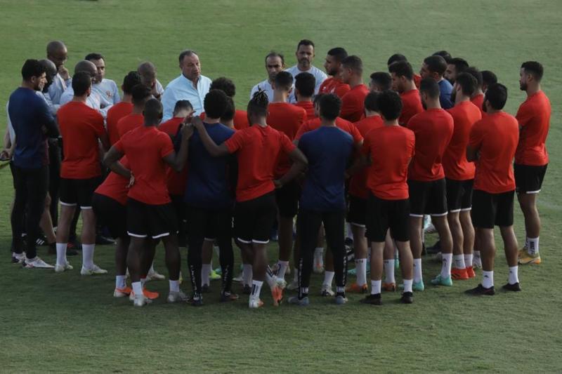 الخطيب ولاعبي الأهلي