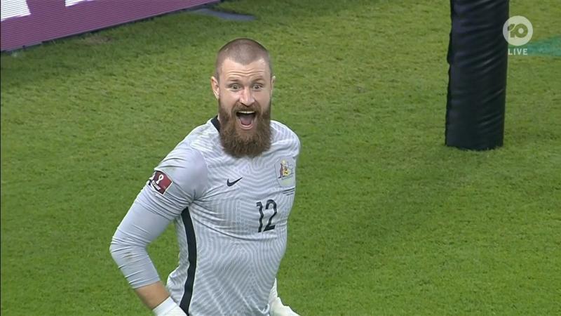حارس أستراليا يقهر سحرة بيرو برقصة ويقود منتخب بلاده لكأس العالم 2022 - «فيديو»