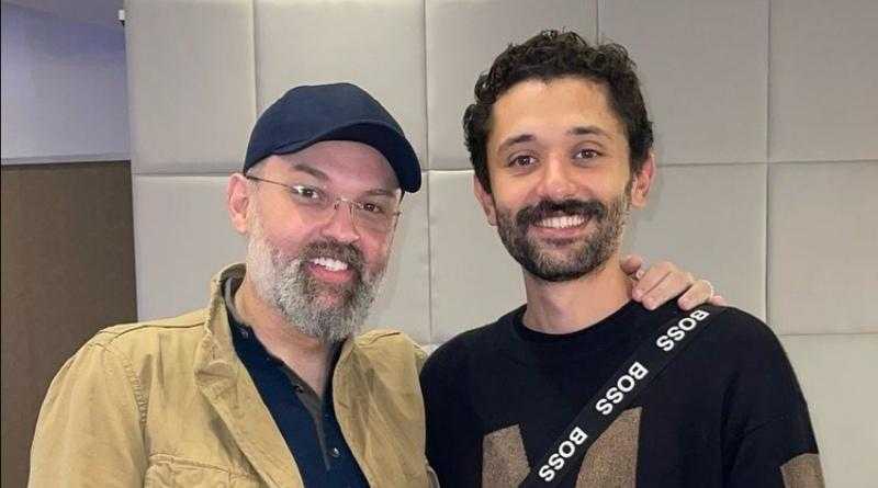 محمد محمود عبد العزيز يحتفل بعيد ميلاد شقيقه على طريقته الخاصة | فيديو