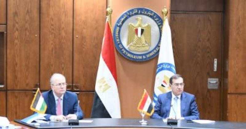 وزير البترول يجتمع مع مستشار الرئيس الفلسطيني لمناقشة التعاون المشترك