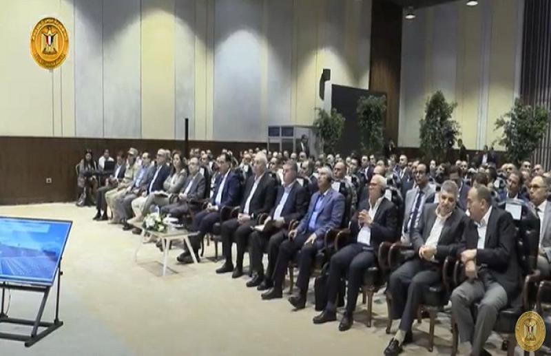 لقاء رئيس الوزراء بمستثمري المنطقة الاقتصادية بشرق بورسعيد «فيديو»