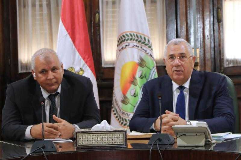 وزير الزراعة ومحافظ الوادي الجديد يبحثان الموقف التنفيذي للمشروعات الزراعية بالمحافظة