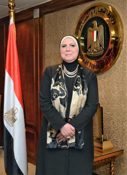 وزيرة  الصناعة