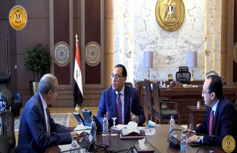 رئيس الوزراء يتابع مع وزير التموين المخزون الاستراتيجي للسلع الأساسية