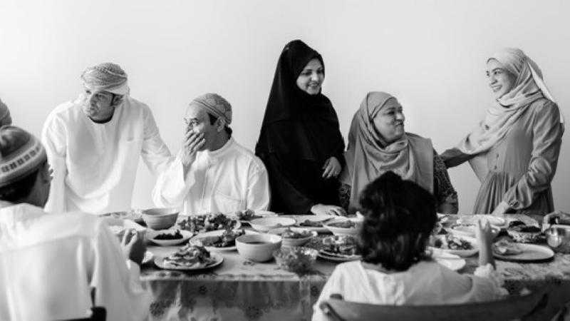 هل خدمة أم الزوج واجبة على الزوجة؟ الإفتاء تفجر مفاجأة «فيديو»