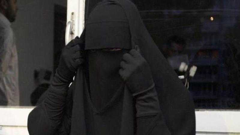 هل يجب على الفتاة طاعة أهلها في خلع النقاب؟.. أمين الإفتاء يجيب