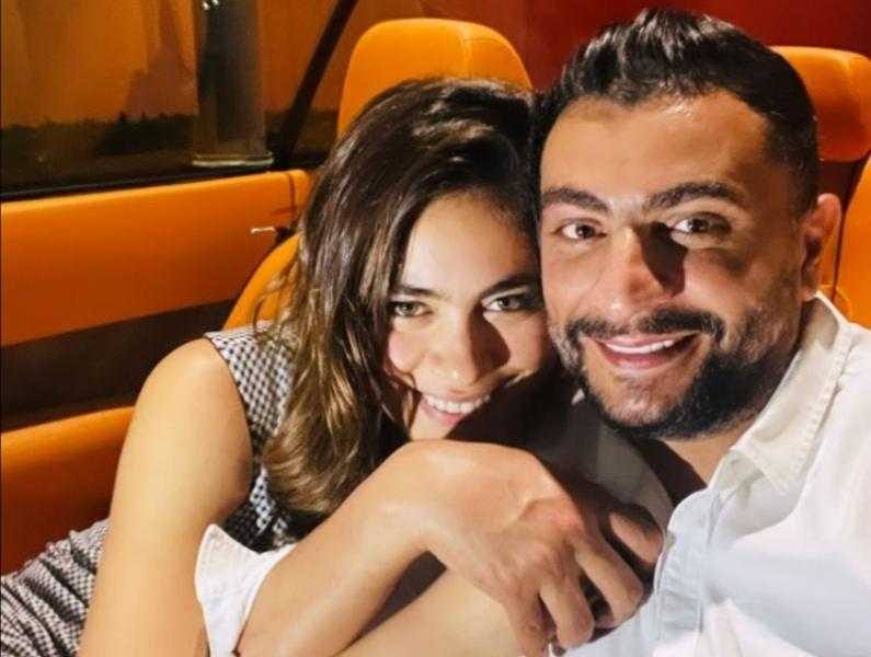 شاهد.. هاجر أحمد تخطف الأنظار في أحدث ظهور لها برفقة زوجها