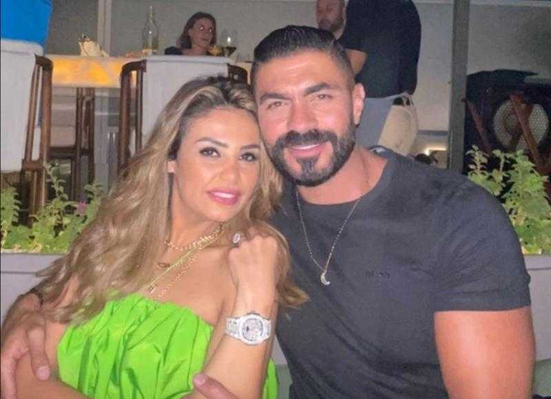 خالد سليم يستمتع بعطلته في دبي برفقة زوجته «صور»