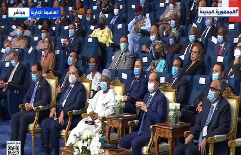 الرئيس يشاهد فيلما تسجيليا خلال مشاركته بالاجتماع السنوي للبنك الإفريقى للتصدير وللاستيراد