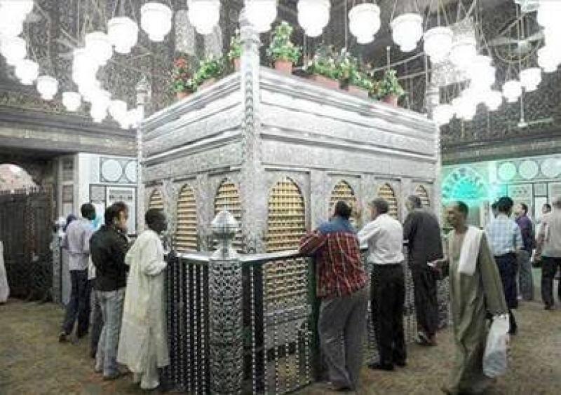 «ليس حرامًا»..الإفتاء تحسم الجدل حول صحة الصلاة داخل مساجد الأضرحة