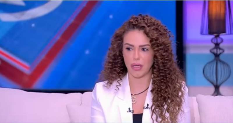 دنيا عبد العزيز