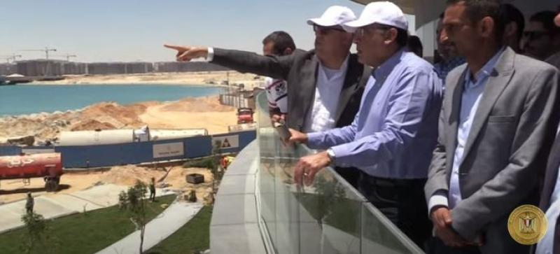 شاهد.. جولة تفقدية لرئيس الوزراء في مدينة العلمين الجديدة