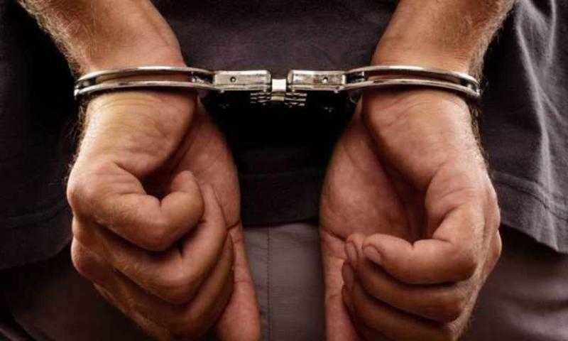 ضبط عاطلين بتهمة خطف حقيبة سيدة أجنبية في الساحل