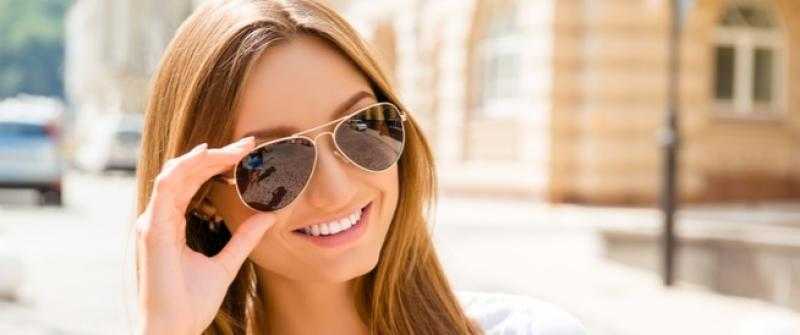 تصيب بالعمى.. استشاري يحذر من ارتداء النظارات الشمسية المقلدة