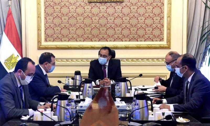 مباحثات مكثفة بين رئيس الوزراء و«الملا» لمتابعة خطط توفير الاحتياجات البترولية