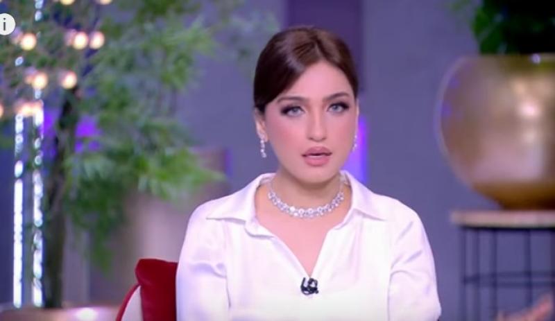 ياسمين عز تكشف مفاجأة عن أزمة ياسمين صبري مع مخرج الشادر  «فيديو»