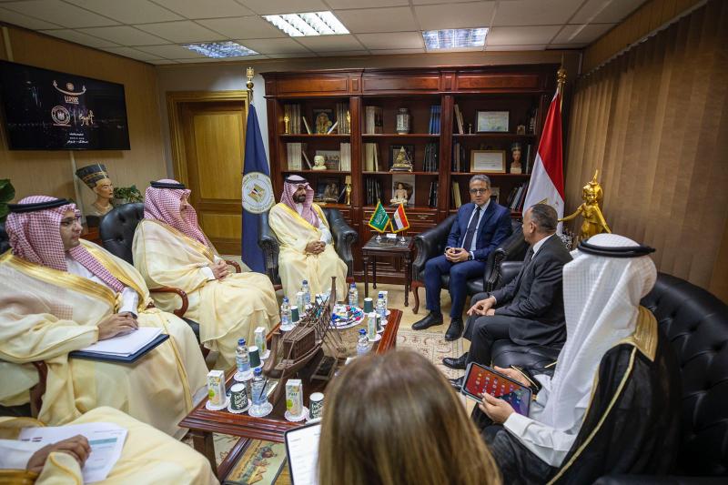 وزير السياحة والآثار