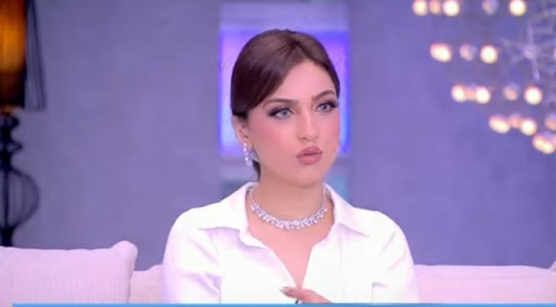فنانة شهيرة تعلن اعتزالها: اشتغلت في السياحة «فيديو»