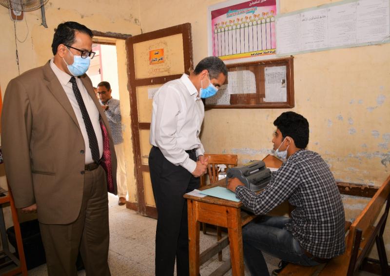 محافظ الغربية يتفقد لجان امتحانات الثانوية العامة 