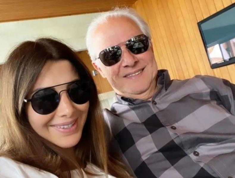 شاهد| نانسي عجرم تخطف الأنظار في أحدث ظهور لها برفقة والدها