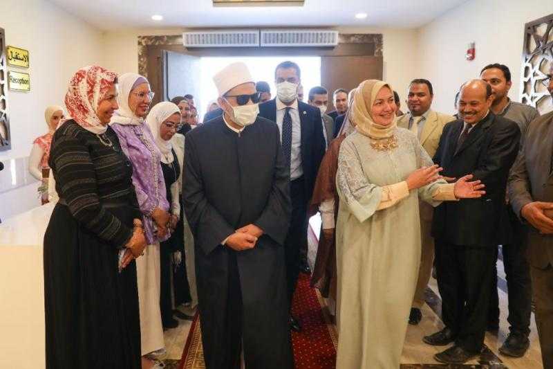 شيخ الأزهر يتفقد مركز تطوير تعليم الطلاب الوافدين