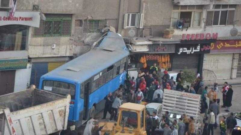 إصابة 9 أشخاص في حادث انقلاب أتوبيس من أعلى كوبري أكتوبر