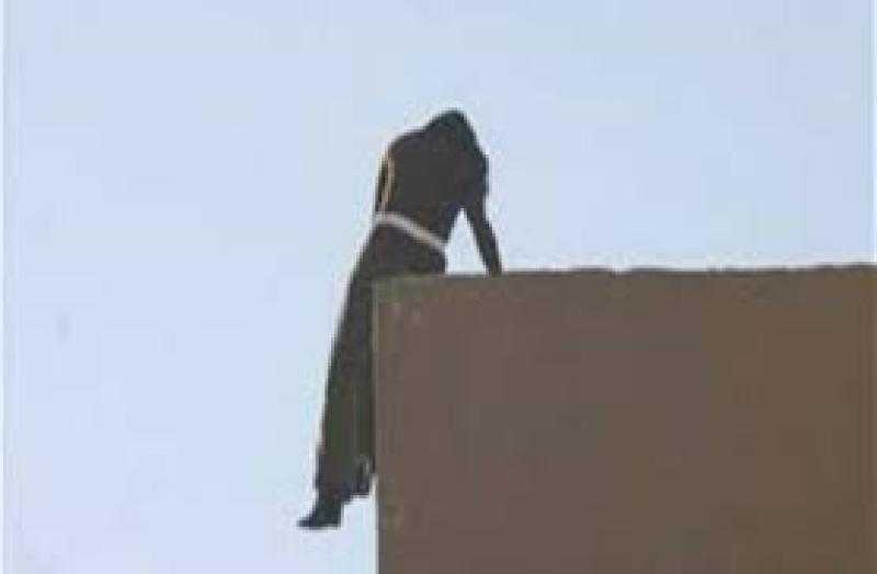 «جوزها ضبطها في وضع مخل».. ربة منزل تقفز من الطابق السادس بعين شمس