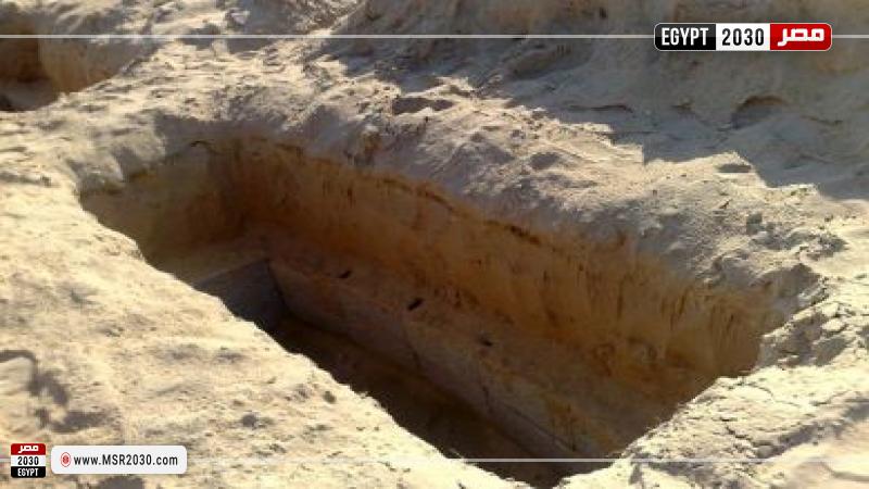 دفن الرجل مع زوجته في قبر واحد.. هل يجوز شرعًا؟