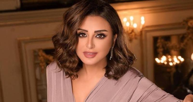 استثنائية فنيًا وانسانيًا.. أنغام تصنع سعادة إحدى معجباتها وتدعوها لحفل المنارة