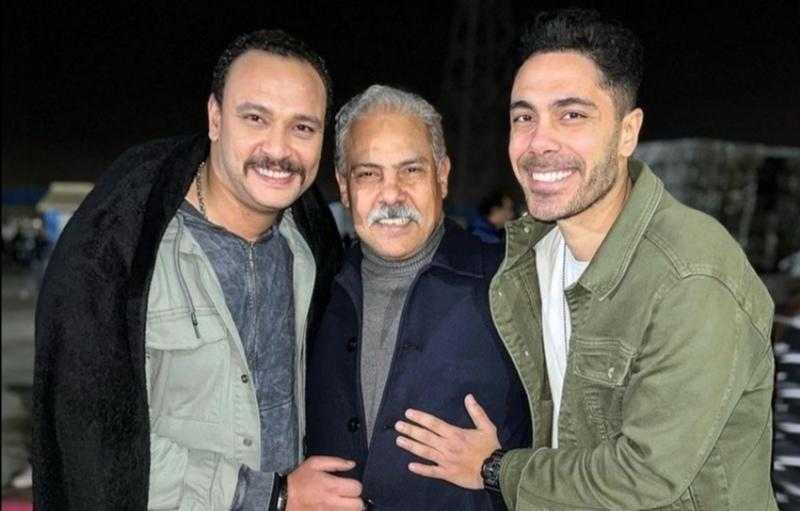 باهر النويهي يستعيد ذكريات «رانيا وسكينة» بصور من الكواليس