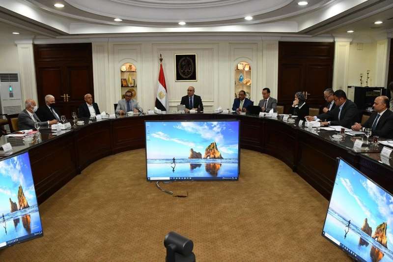 وزير الإسكان يلتقى شركات المقاولات العاملة بمشروعات العاصمة الإدارية الجديدة لمتابعة الموقف التنفيذى للمشروعات