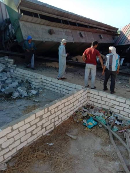 صور جديدة من موقع  حادث انقلاب قطار بالبحيرة