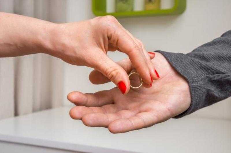 هل الخلع يُحتسَب طلقة بائنة؟ الإفتاء توضح «فيديو»