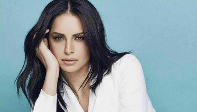 «تعيش في مكان آخر».. نادية مصطفى تكشف مفاجأة بشأن مكالمتها مع شقيق آمال ماهر
