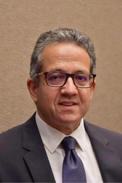 وزير السياحة والآثار 